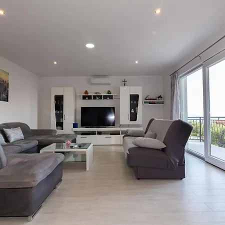 Navis Sea View With Pool Appartamento