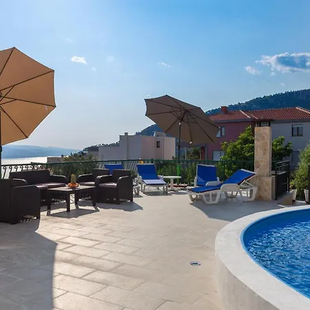 Navis Sea View With Pool Appartamento Makarska