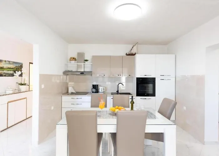 Navis Sea View With Pool Appartement Makarska