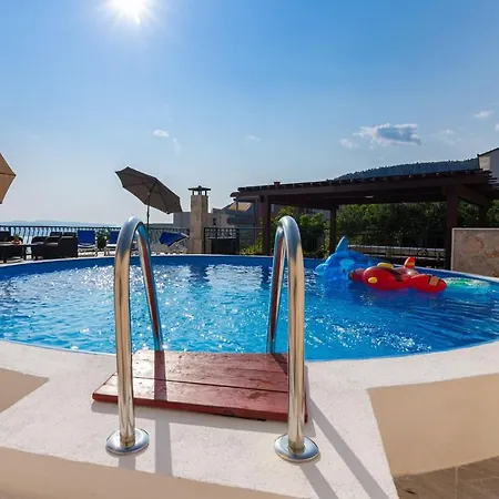 Apartamento Navis Sea View With Pool Makarska