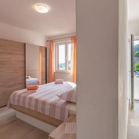 Navis Sea View With Pool Apartment *
