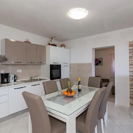 Navis Sea View With Pool Apartamento Makarska