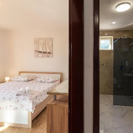 Navis Sea View With Pool Apartment Makarska