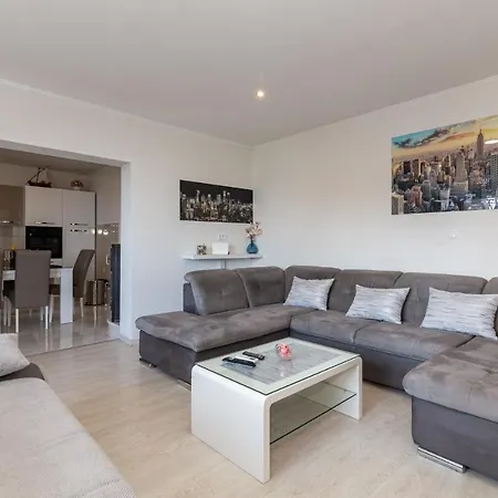 Navis Sea View With Pool * Makarska