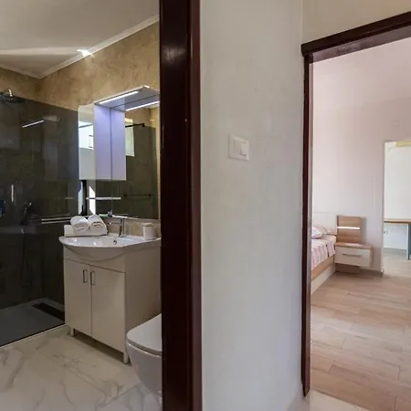 Navis Sea View With Pool Apartment