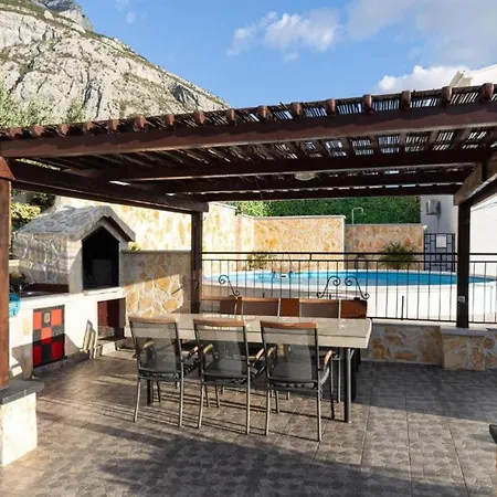 Апартаменти Navis Sea View With Pool