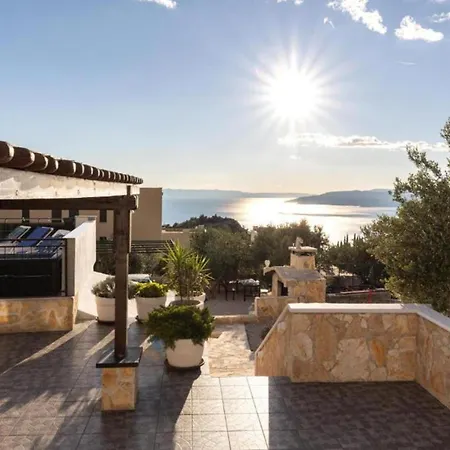 Navis Sea View With Pool Макарська