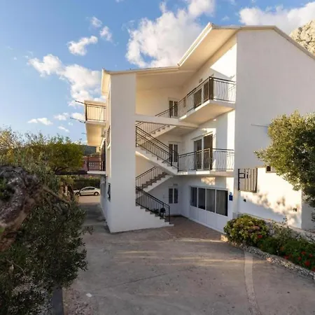 Navis Sea View With Pool *