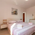 Apartmán Navis Sea View With Pool