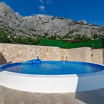 Navis Sea View With Pool Apartmán *