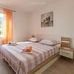 Apartmán Navis Sea View With Pool