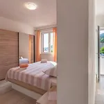 Navis Sea View With Pool Apartmán *
