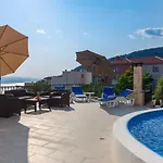 Navis Sea View With Pool Apartmán Makarská