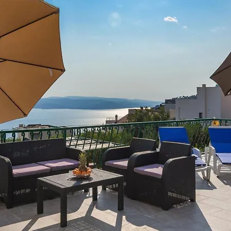 Navis Sea View With Pool Apartament *