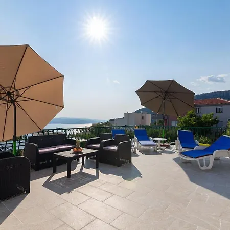 Navis Sea View With Pool Apartament *