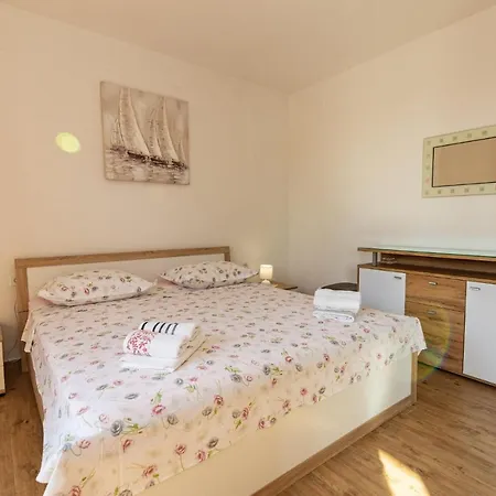Navis Sea View With Pool * Makarska