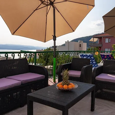 Navis Sea View With Pool Apartament